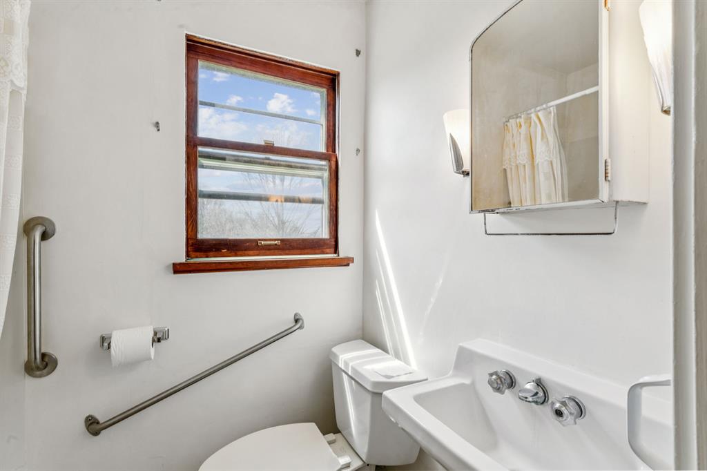 1173 Harmony Road Baden, PA 15005 - Photo 12 of 46