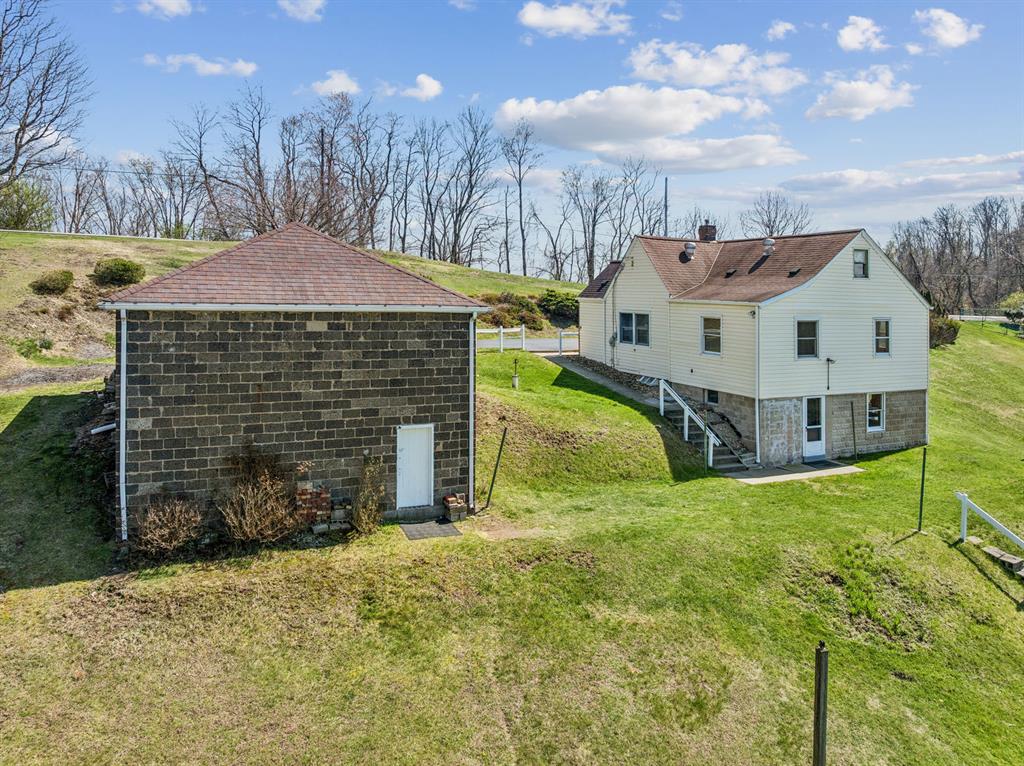 1173 Harmony Road Baden, PA 15005 - Photo 23 of 46