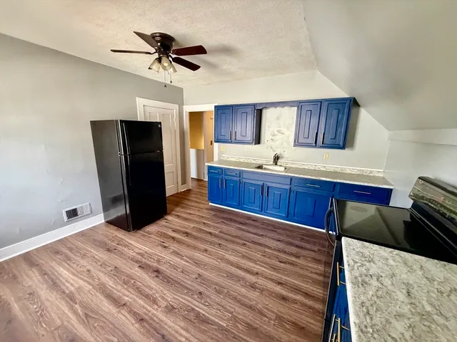 $2,750 | 86 Maplewood Avenue, Unit 2, Gloucester, MA 01930