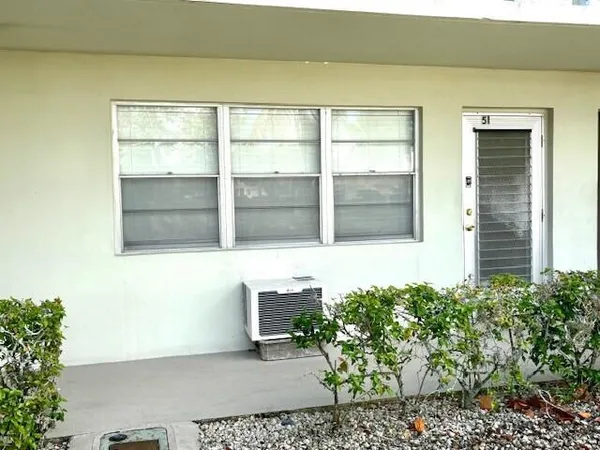 $1,400 | 51 Dorchester East, Unit 51, West Palm Beach, FL 33417