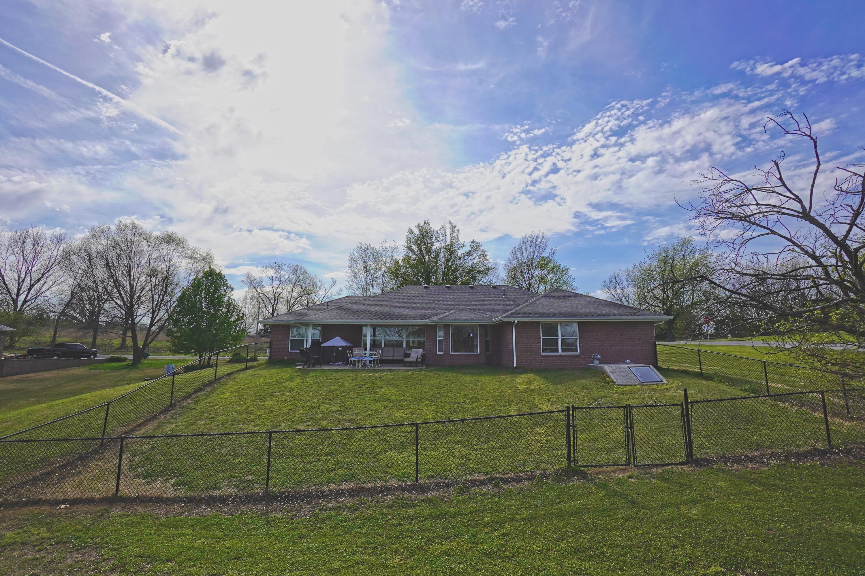 513 Quail Run Road Grove, OK 74344 - Photo 5 of 33 backyard