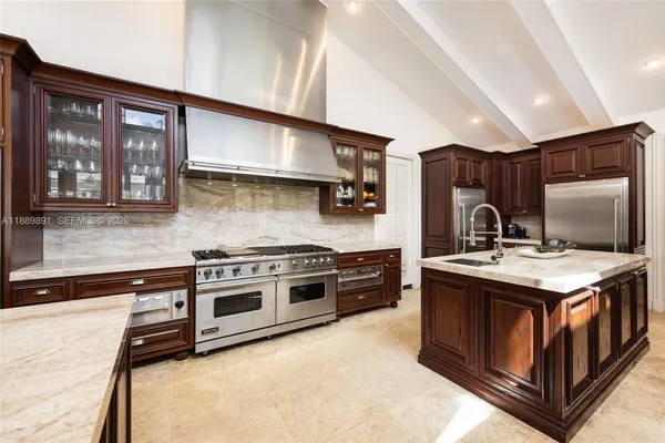 $7,390,000 | 14200 Southwest 70th Avenue, Palmetto Bay, FL 33158