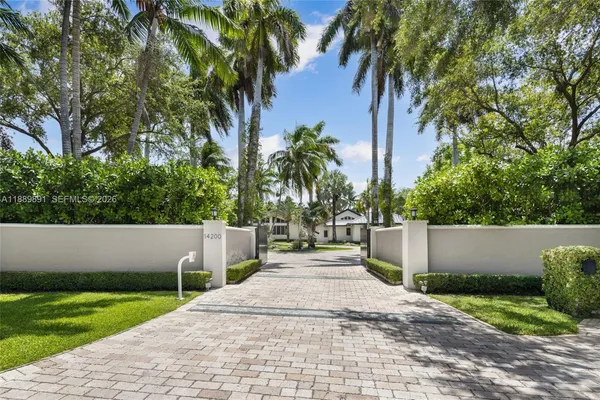$7,390,000 | 14200 Southwest 70th Avenue, Palmetto Bay, FL 33158