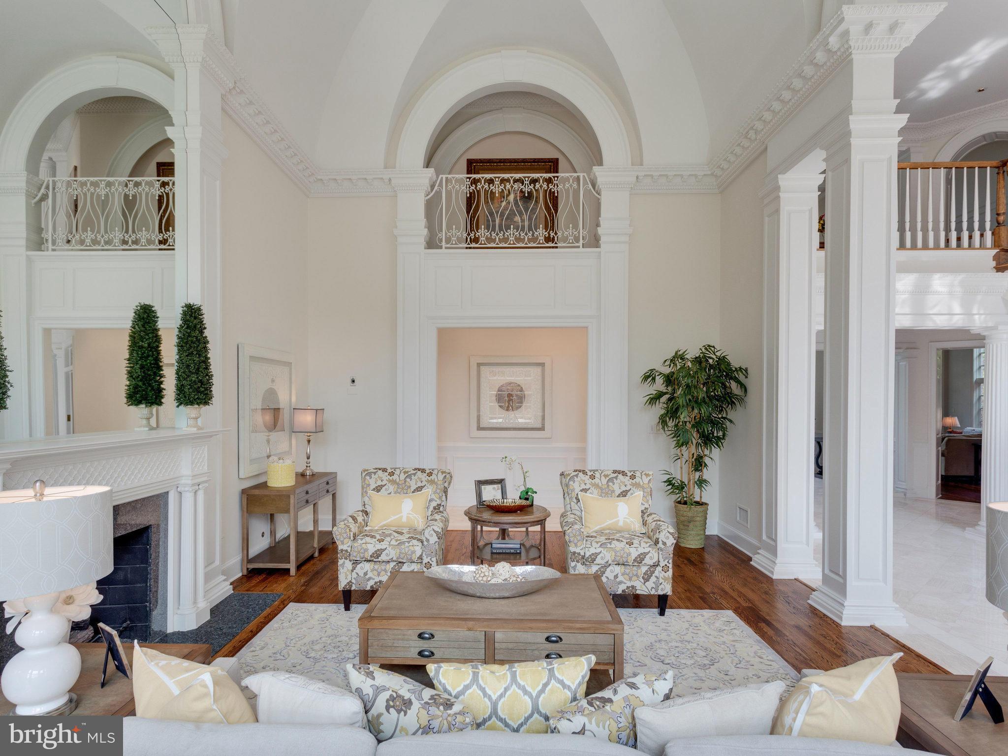 1167 Orlo Drive McLean, VA 22102 - Photo 5 of 30 Living Room
