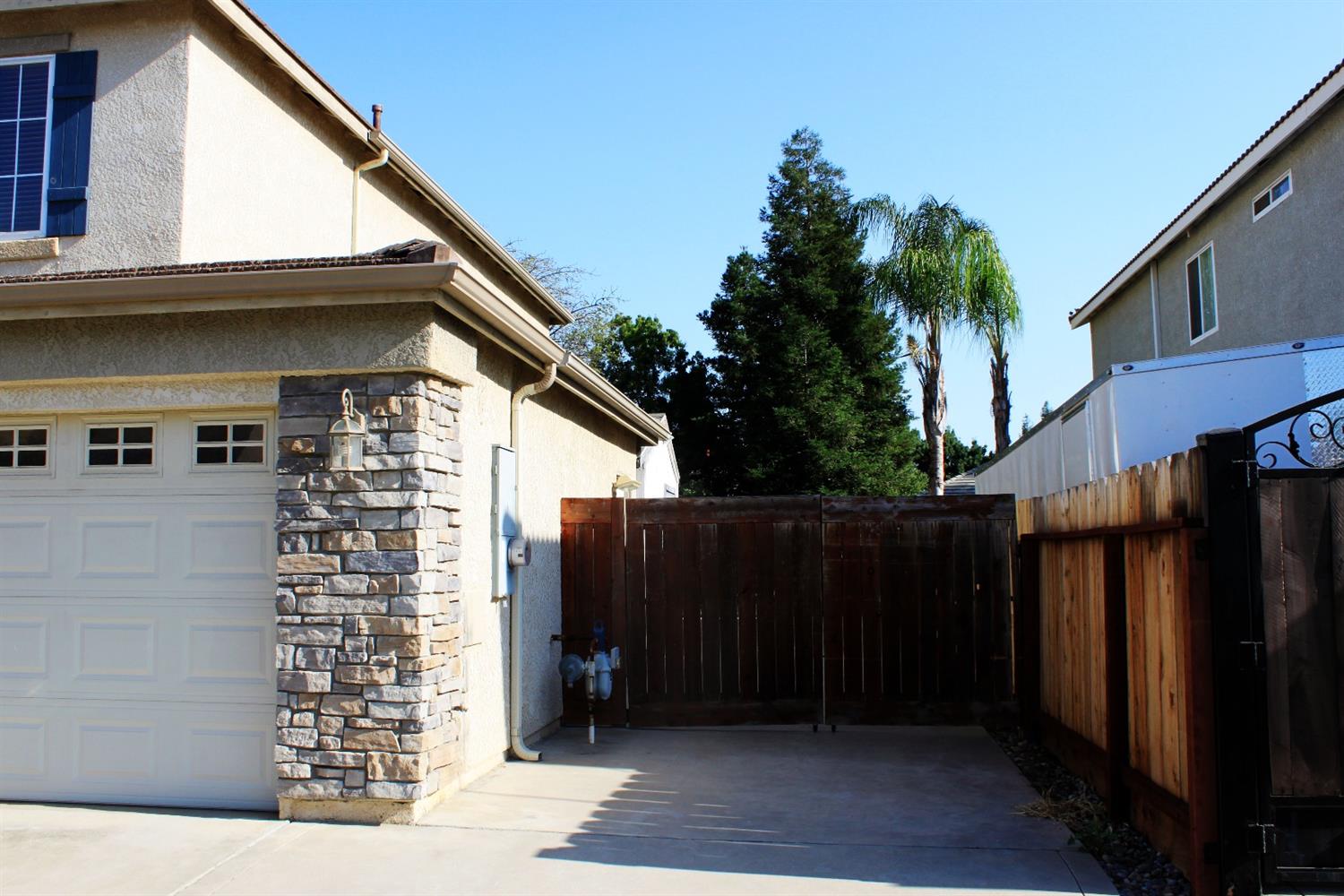 2748 Hampton Way Clovis, CA 93611 - Photo 2 of 27