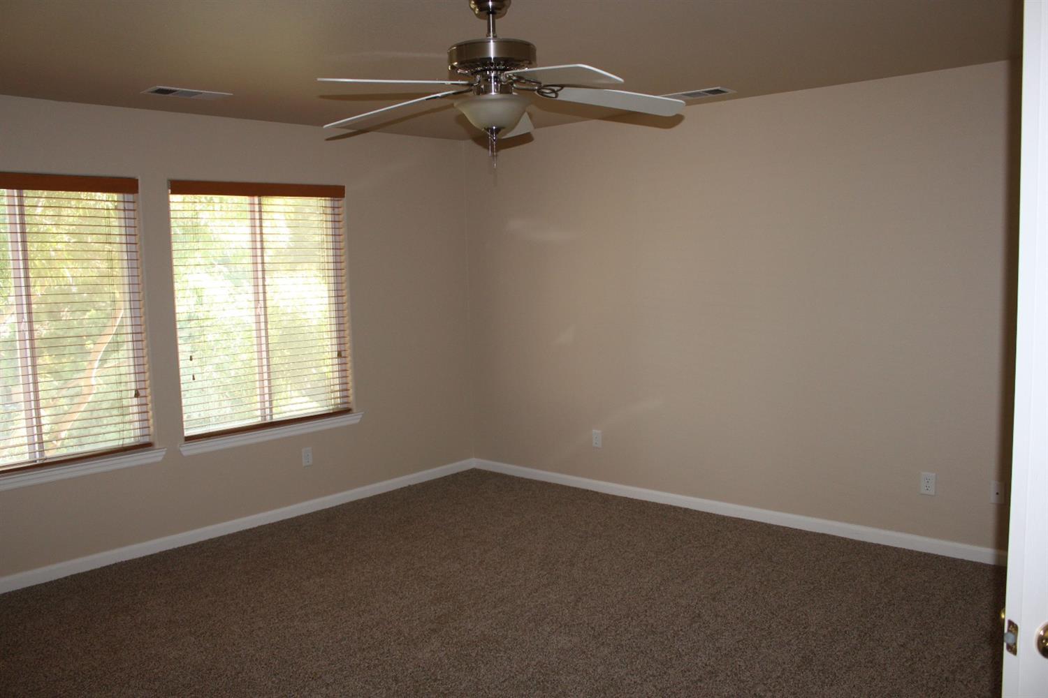 2748 Hampton Way Clovis, CA 93611 - Photo 18 of 27
