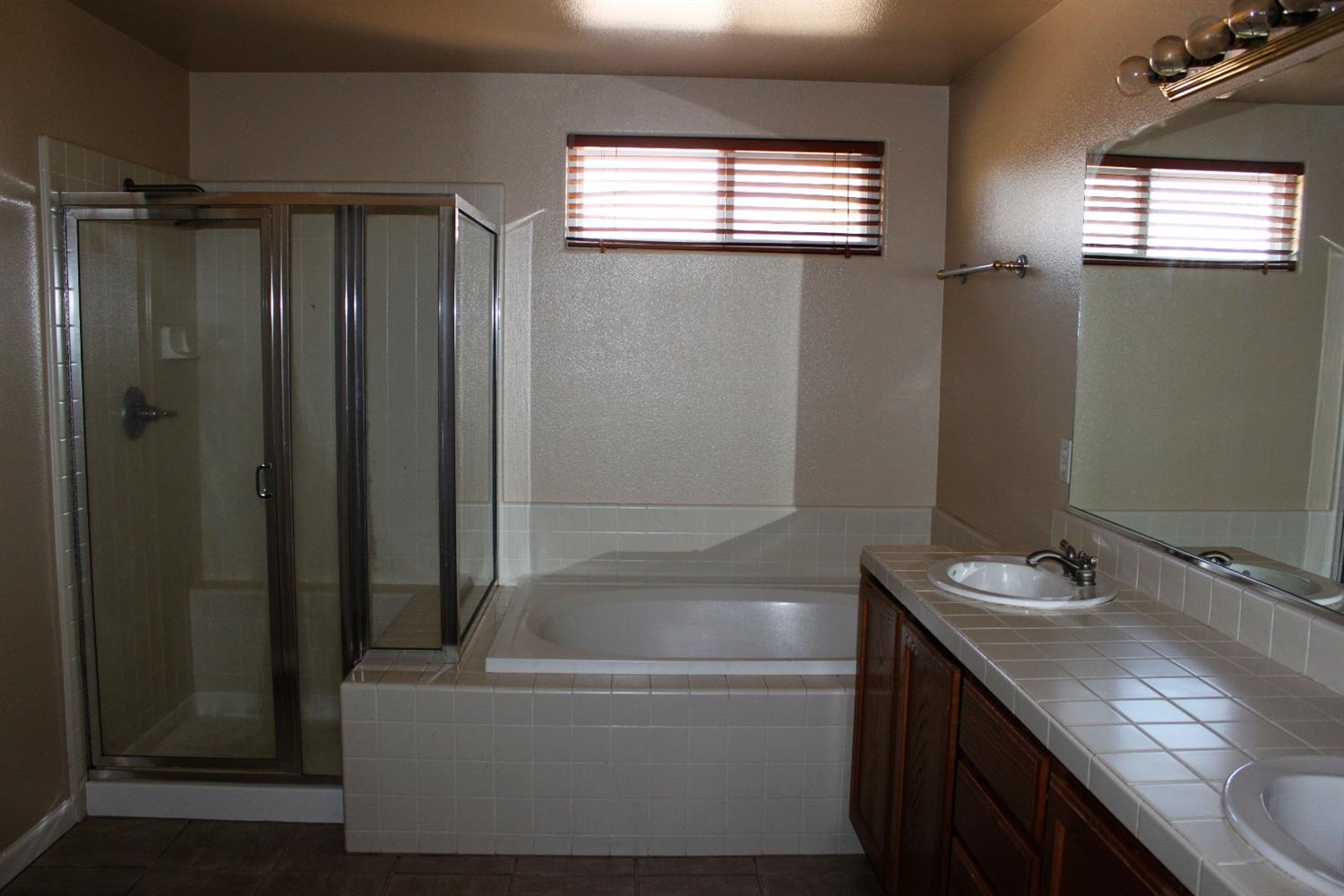 2748 Hampton Way Clovis, CA 93611 - Photo 20 of 27