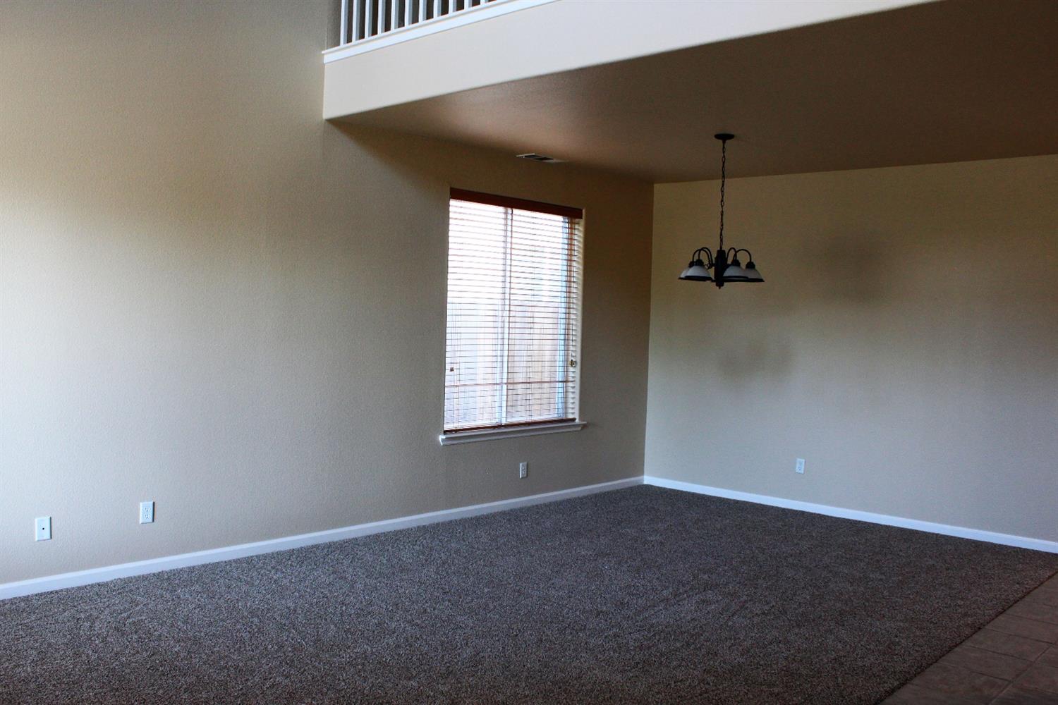 2748 Hampton Way Clovis, CA 93611 - Photo 3 of 27