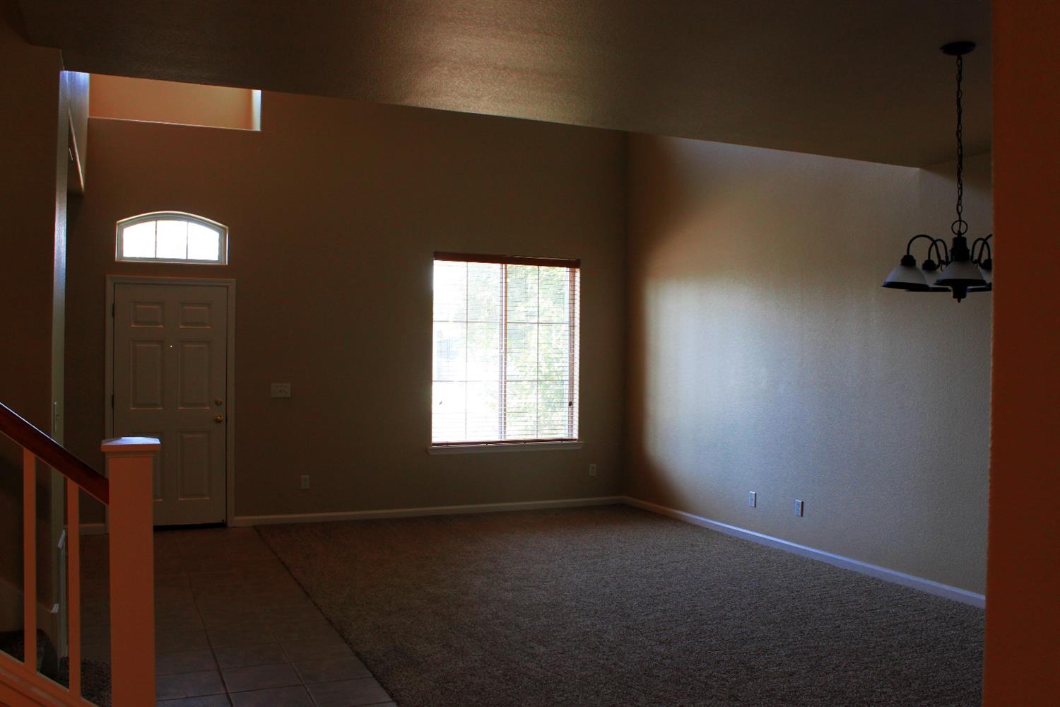 2748 Hampton Way Clovis, CA 93611 - Photo 4 of 27