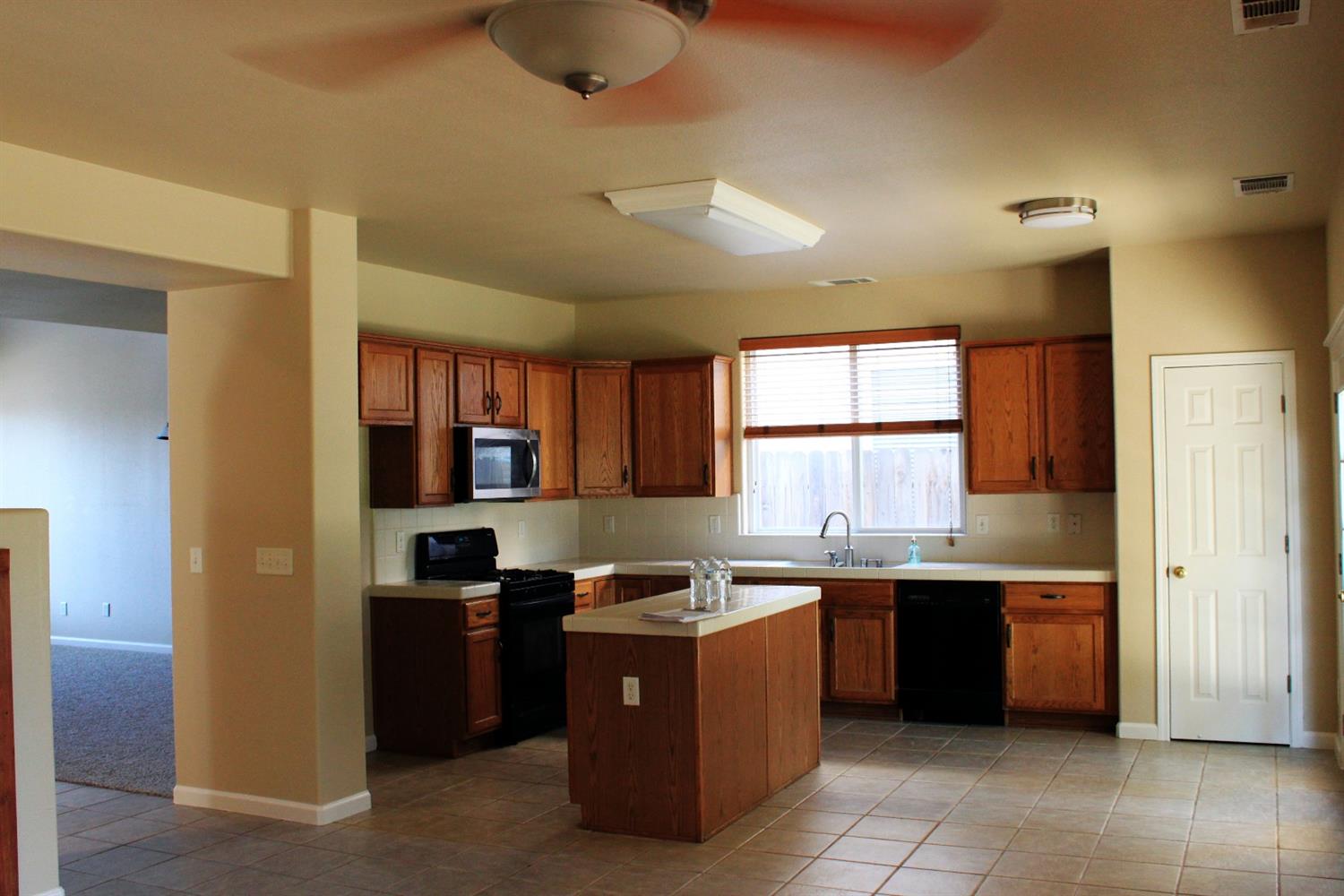 2748 Hampton Way Clovis, CA 93611 - Photo 6 of 27
