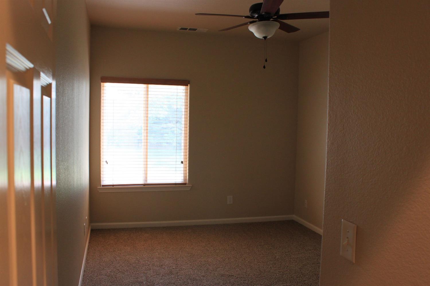 2748 Hampton Way Clovis, CA 93611 - Photo 9 of 27