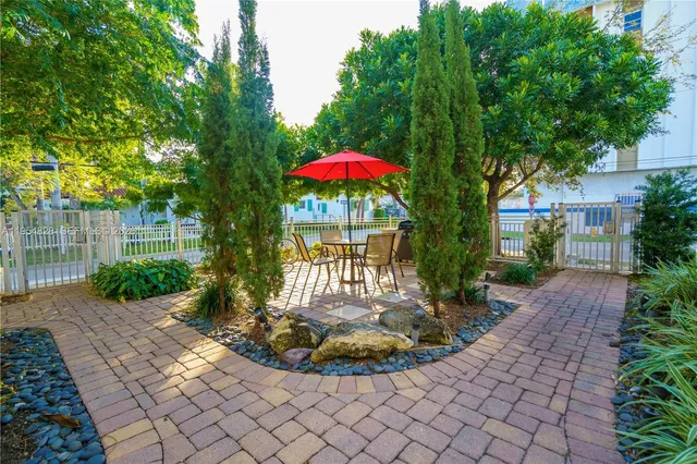 $2,500 | 2425 Flamingo Place, Unit 12, Miami Beach, FL 33140