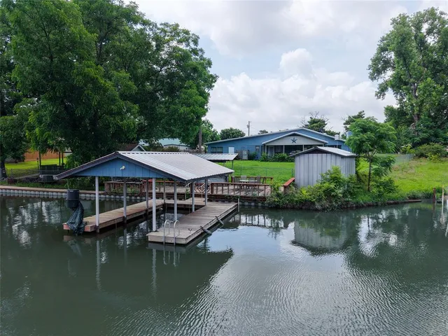 $460,000 | 111 Rocking Chair Ranch Road, Trinidad, TX 75163