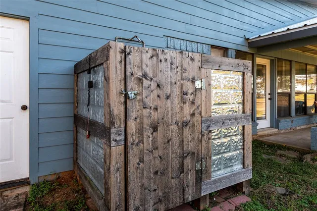 $460,000 | 111 Rocking Chair Ranch Road, Trinidad, TX 75163