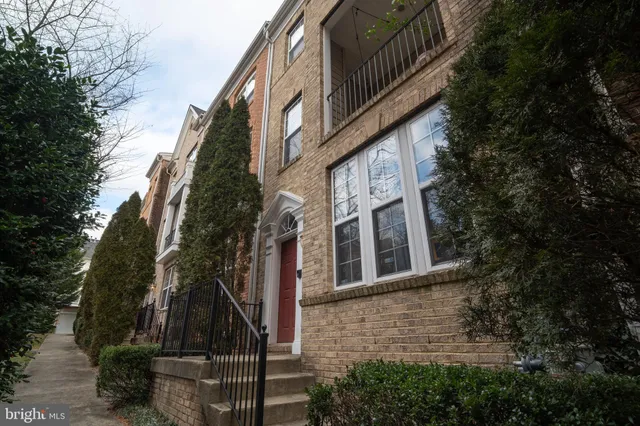 a view of a multi story building