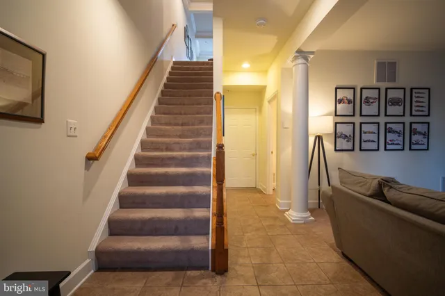 a view of entryway and hall