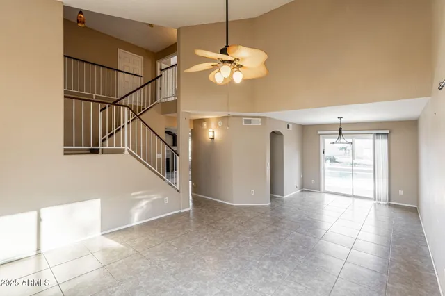 a view of an entryway with a workspace