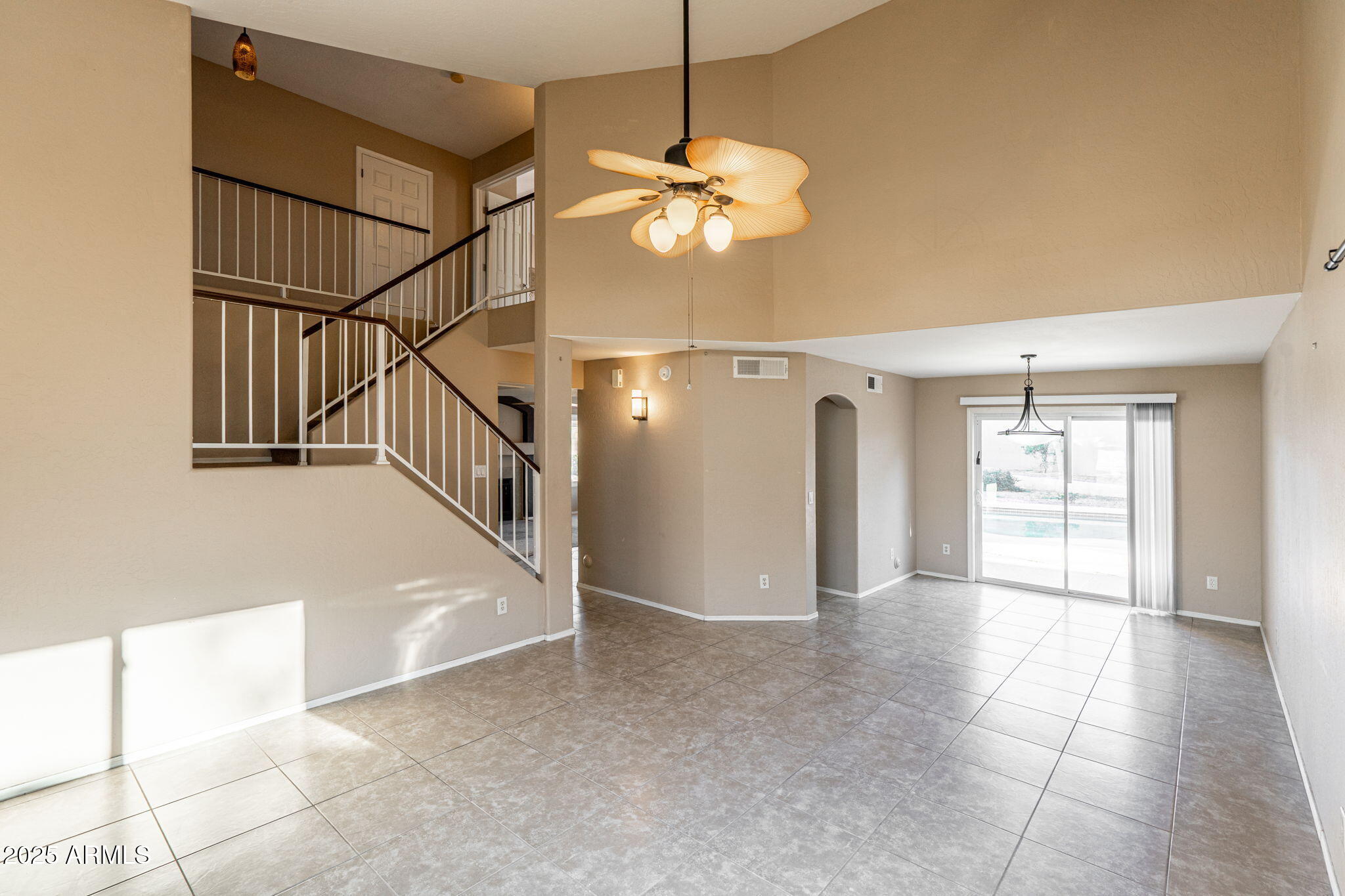 15601 South 37th Way Phoenix, AZ 85048 - Photo 5 of 38 a view of an entryway with a workspace