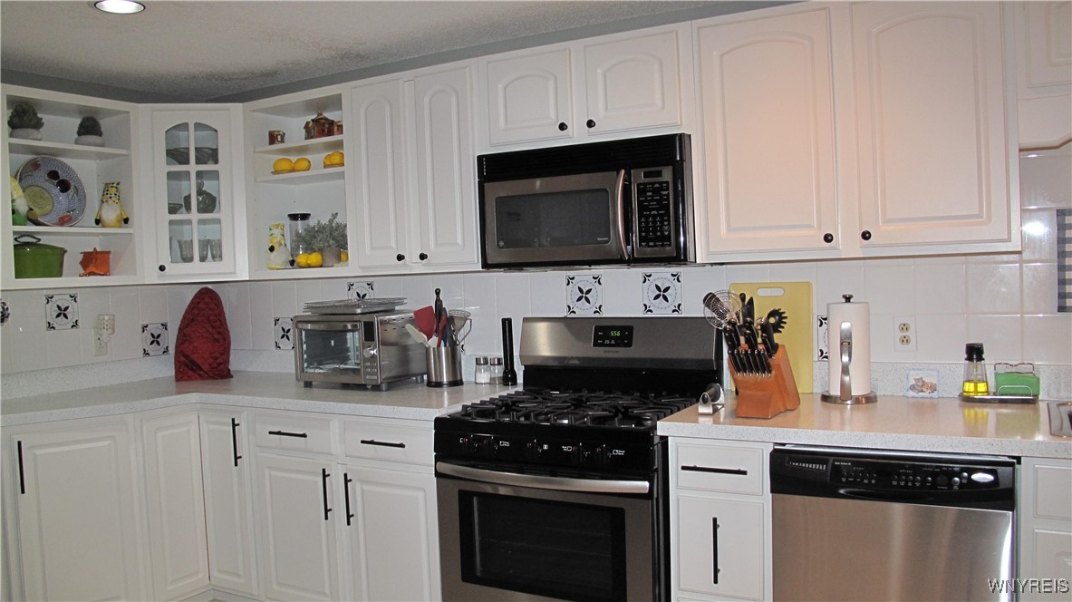 9 Towne Square Drive Lancaster, NY 14086 - Photo 12 of 44