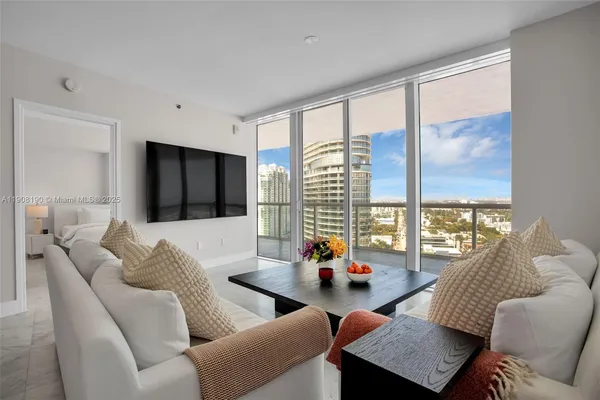 $17,000 | 450 Alton Road, Unit 2110, Miami Beach, FL 33139