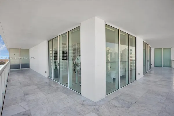 $17,000 | 450 Alton Road, Unit 2110, Miami Beach, FL 33139