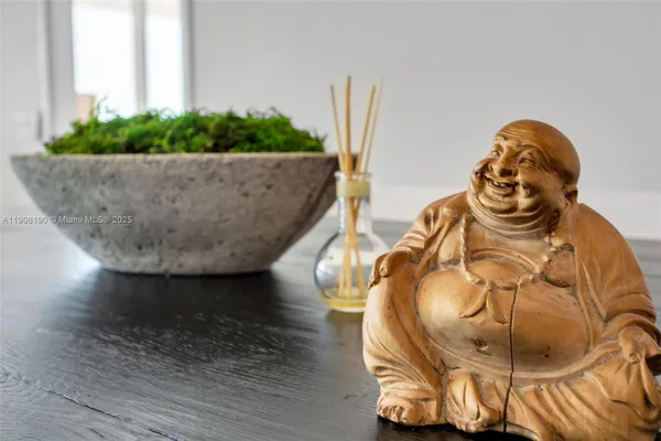 $17,000 | 450 Alton Road, Unit 2110, Miami Beach, FL 33139