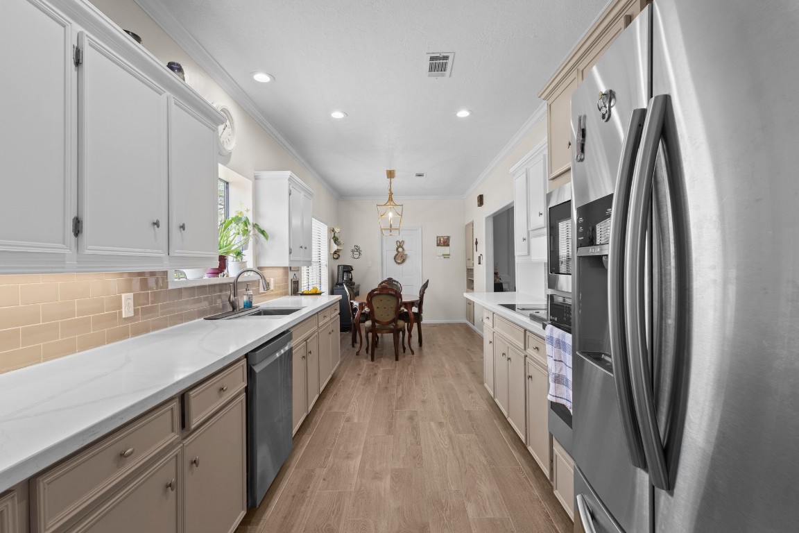 4715 Dunleith Street Beaumont, TX 77706 - Photo 11 of 43