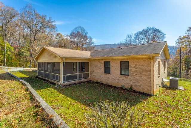 $520,000 | 519 Hargiss Cove Road, South Pittsburg, TN 37380