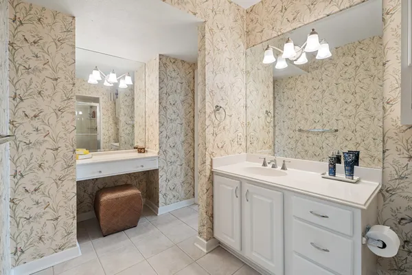 $995,000 | 1401 East Beach Drive, Unit 511/512, Galveston, TX 77550