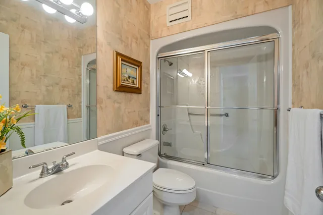 $995,000 | 1401 East Beach Drive, Unit 511/512, Galveston, TX 77550