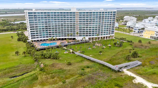 $995,000 | 1401 East Beach Drive, Unit 511/512, Galveston, TX 77550