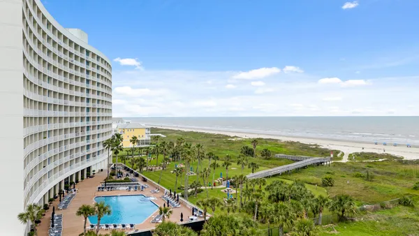 $995,000 | 1401 East Beach Drive, Unit 511/512, Galveston, TX 77550