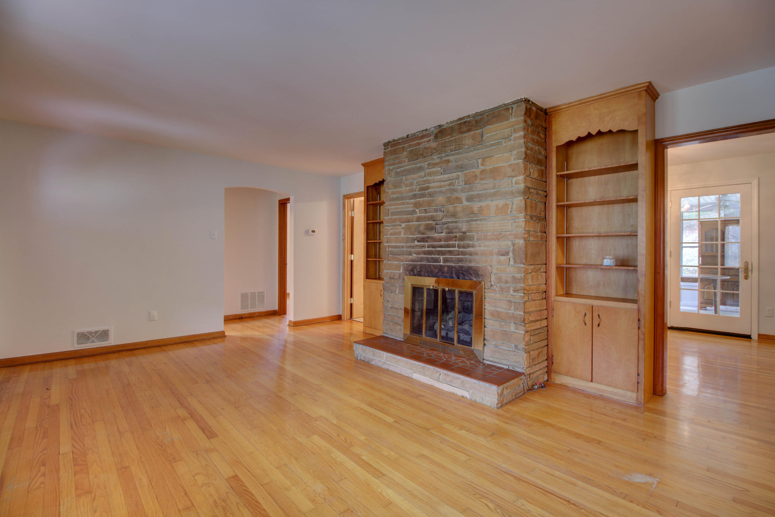 5562 Bradshaw Road Salem, VA 24153 - Photo 17 of 35 Living Room