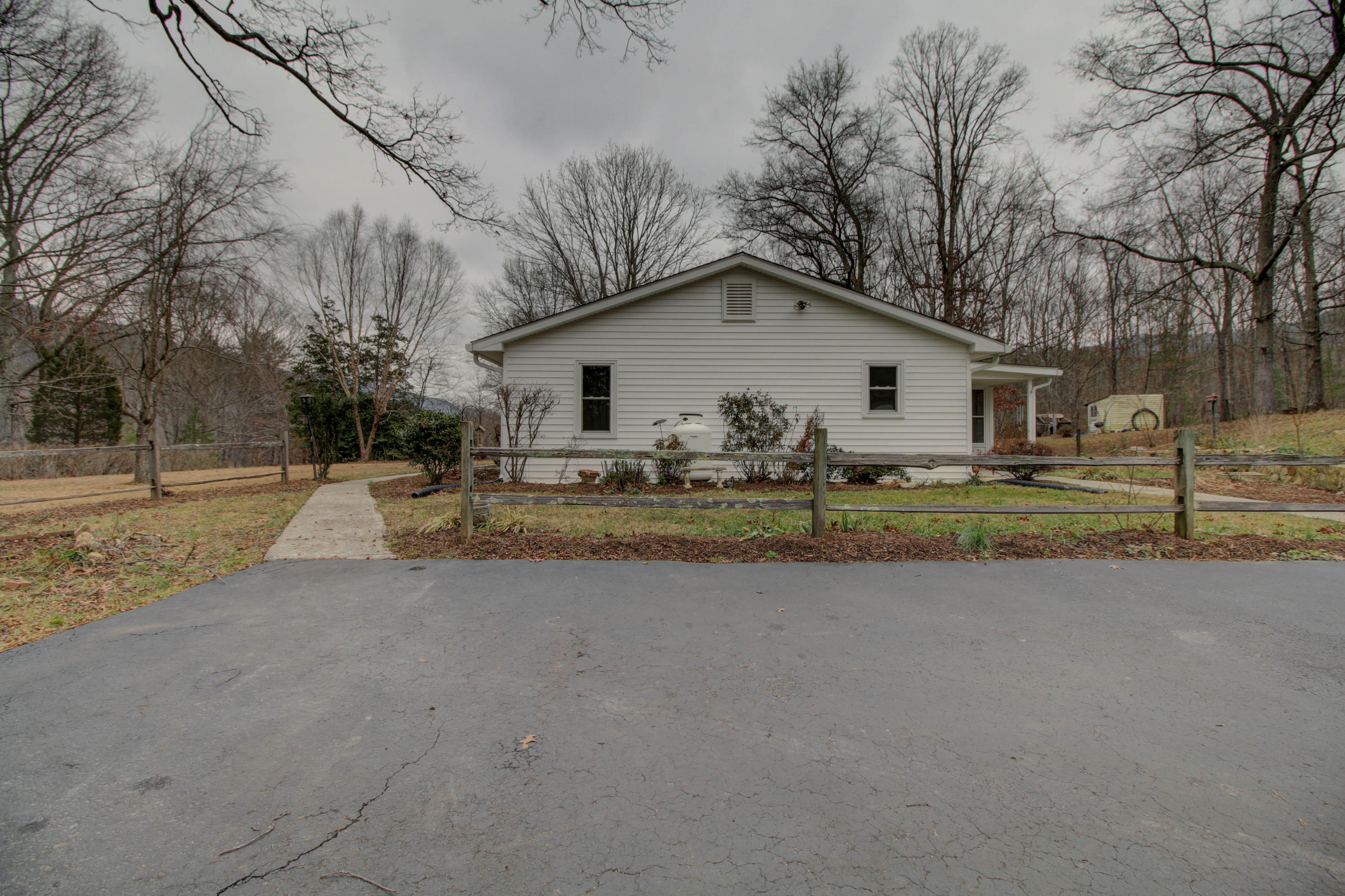 5562 Bradshaw Road Salem, VA 24153 - Photo 34 of 35 Side view