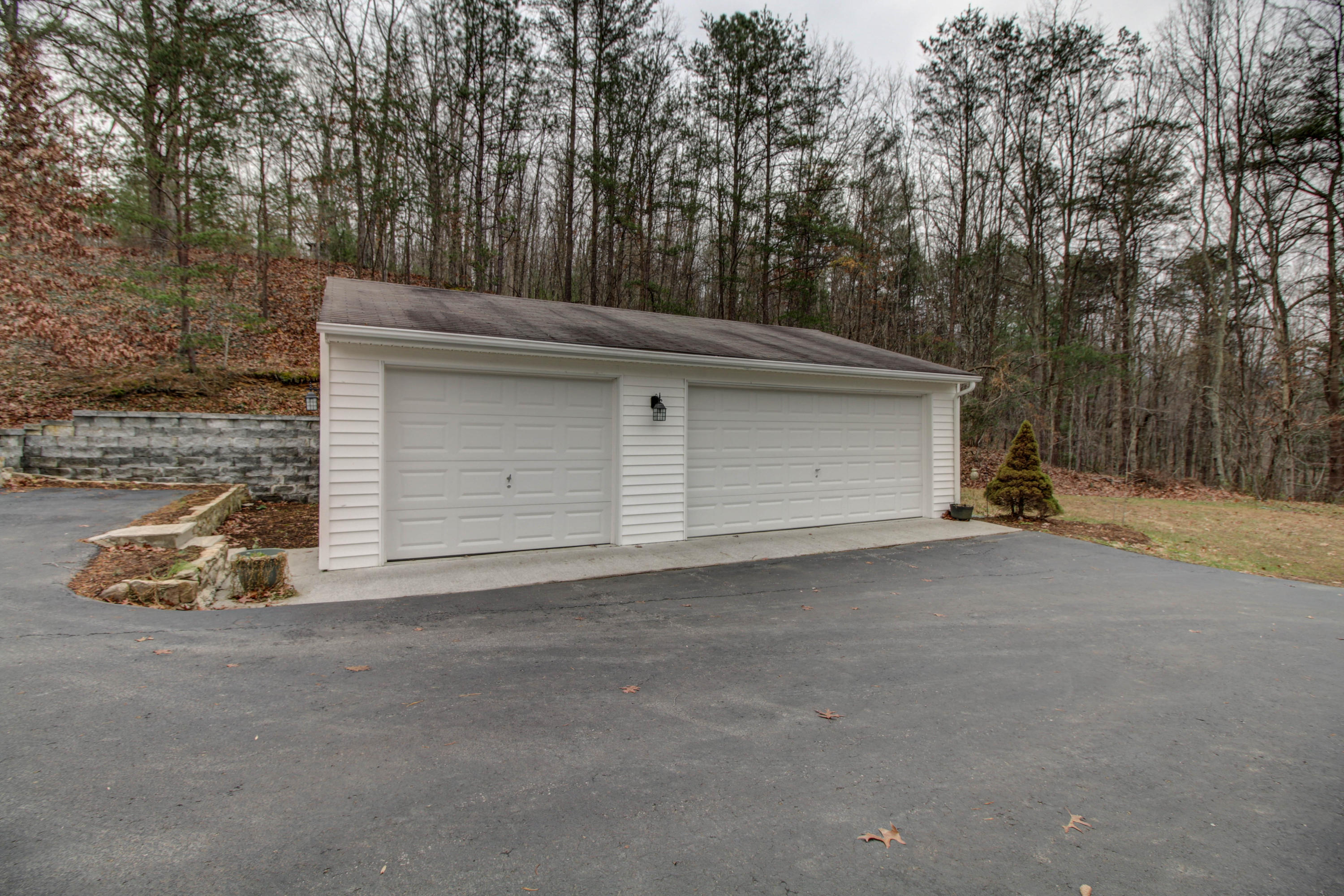 5562 Bradshaw Road Salem, VA 24153 - Photo 5 of 35 Garage