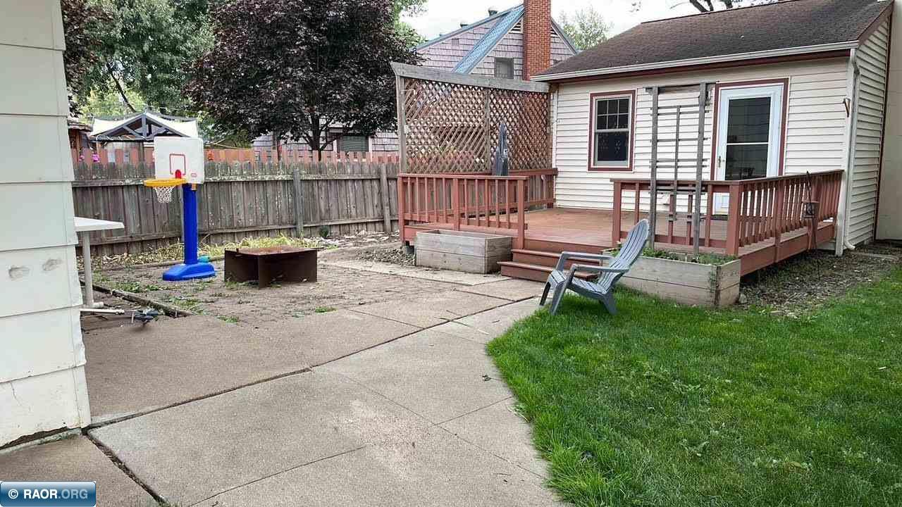 805 Minnesota Street Hibbing, MN 55746 - Photo 27 of 32