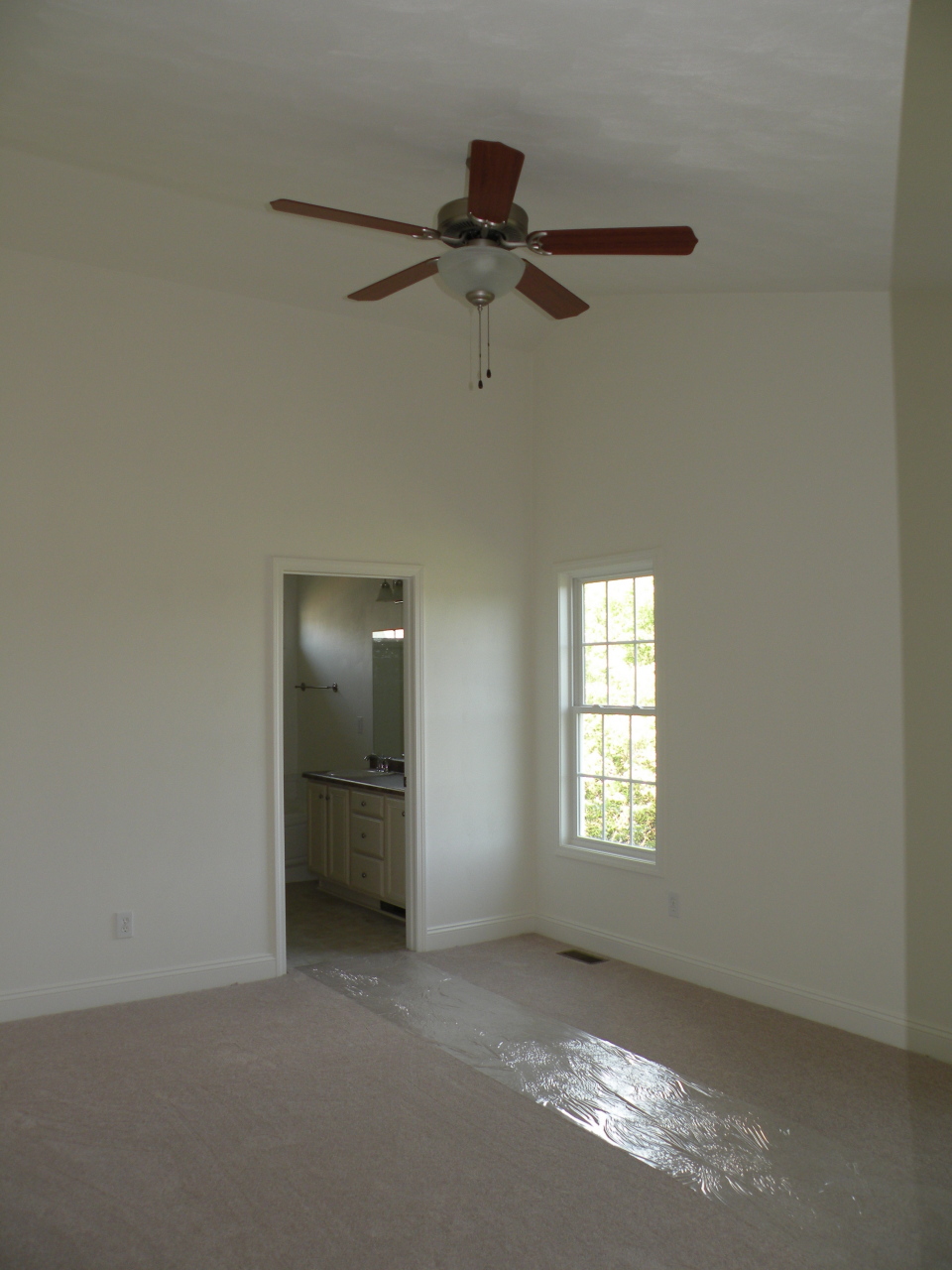 5537 Cove Road Roanoke, VA 24019 - Photo 15 of 28 an empty room with a window and a fan