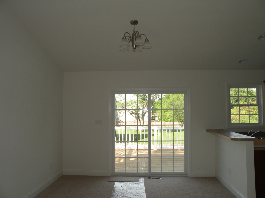 5537 Cove Road Roanoke, VA 24019 - Photo 7 of 28 an empty room with windows
