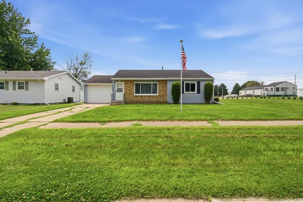 $154,900 | 1027 Sioux Avenue, Fairmont, MN 56031
