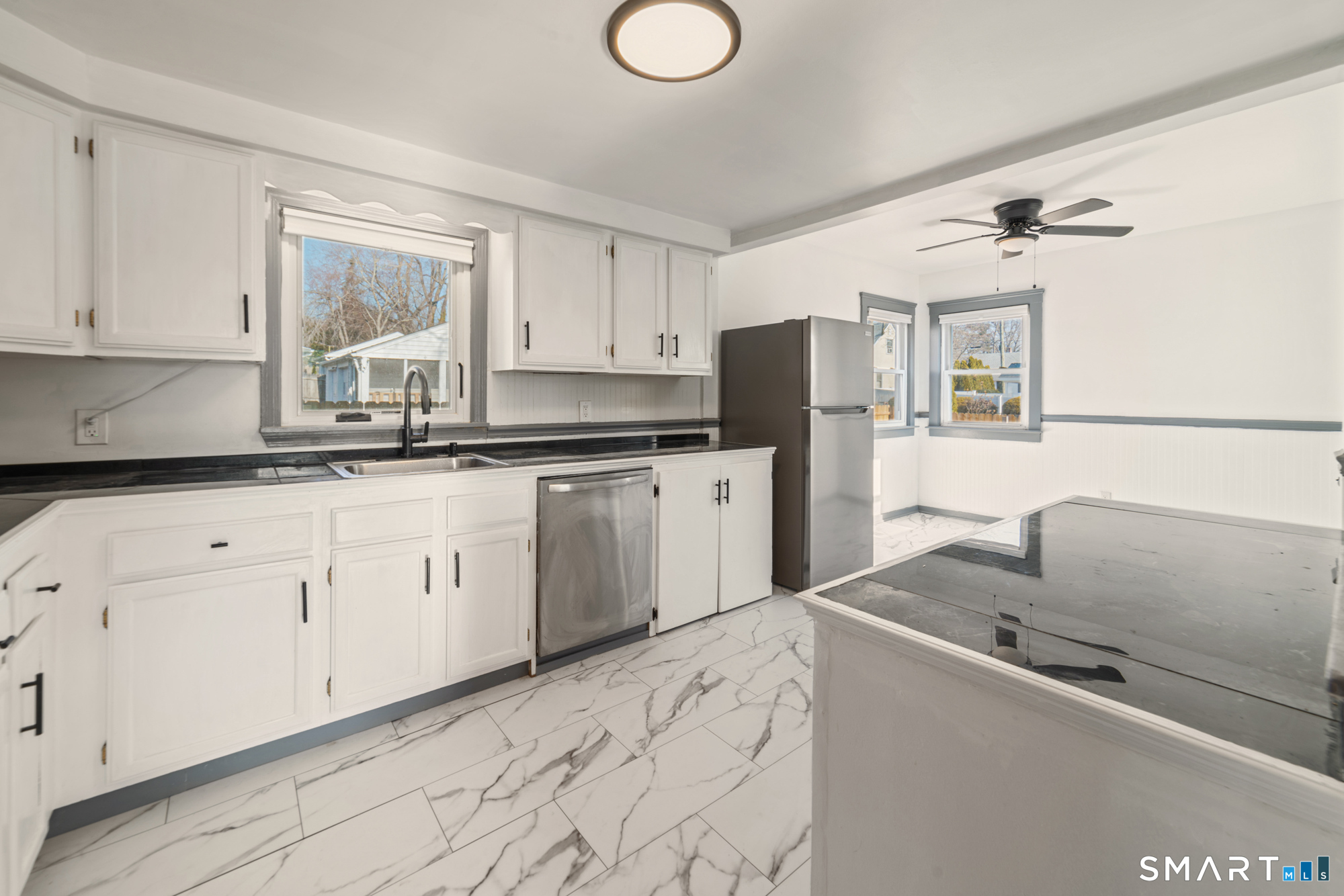 272 Franklin Road Hamden, CT 06517 - Photo 3 of 37