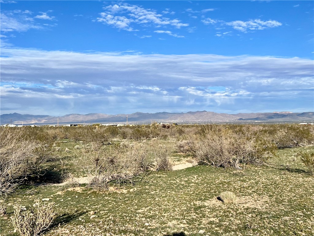 2884 Naco Road Golden Valley, AZ 86413 - Photo 10 of 14 View of mountain background