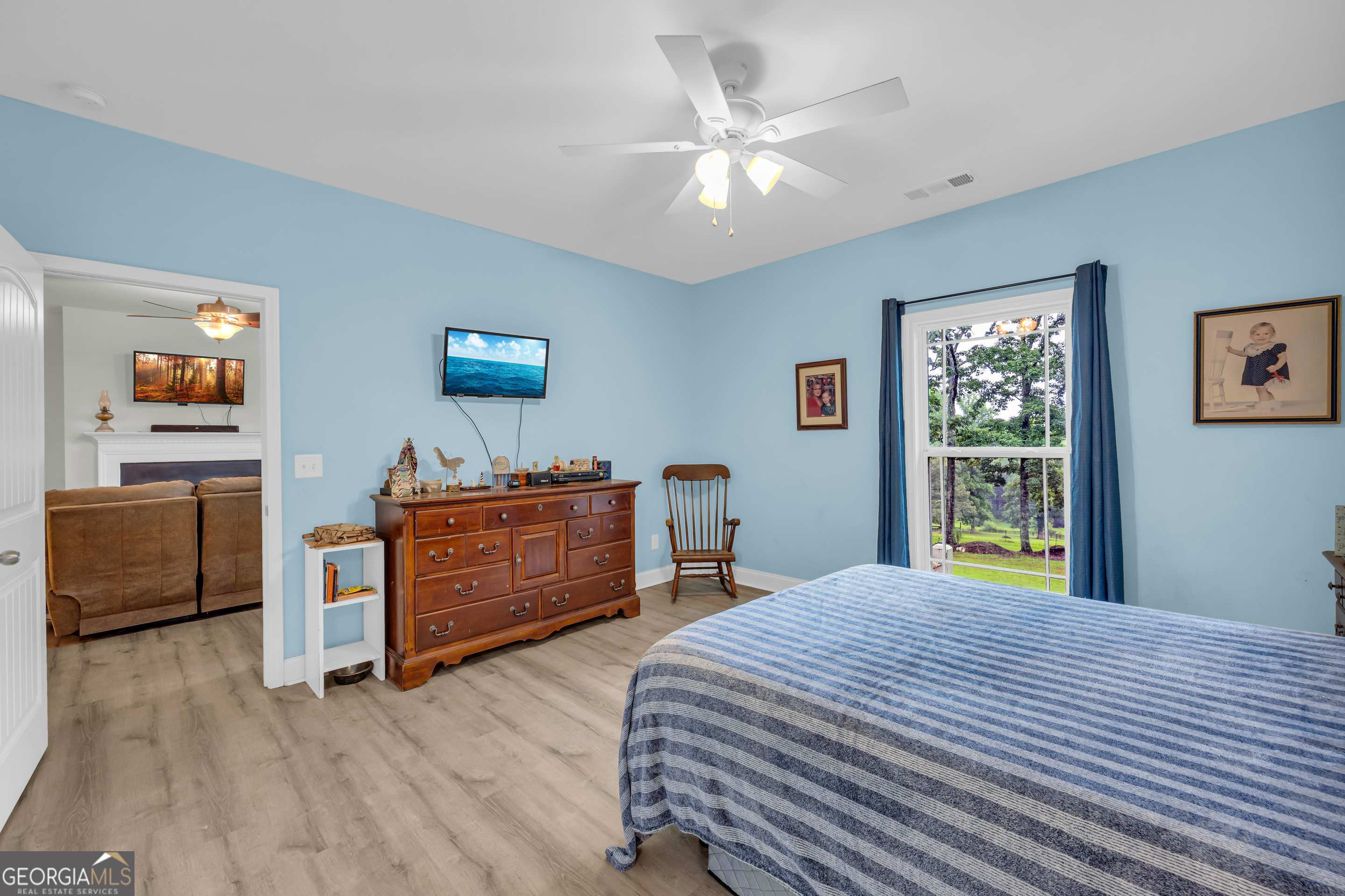 945 Hank Fry Road Clarkesville, GA 30523 - Photo 28 of 45 a bedroom with a bed and a dresser