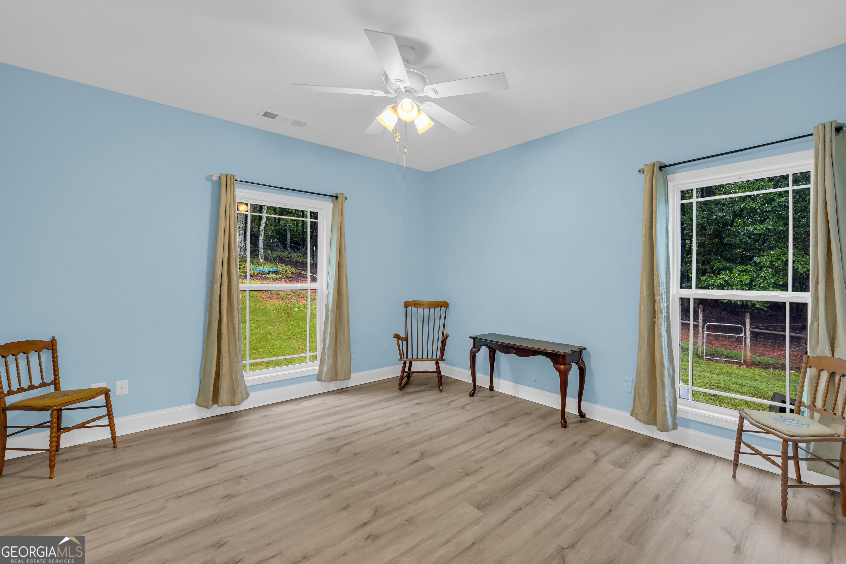 945 Hank Fry Road Clarkesville, GA 30523 - Photo 34 of 45 a view of a livingroom with furniture and a potted plant