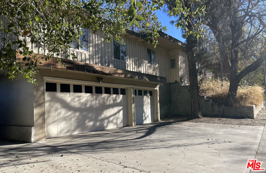 16643 Nanberry Road Encino, CA 91436 - Photo 4 of 17