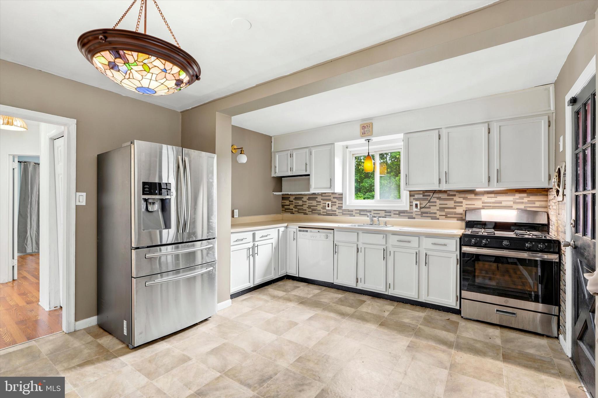 3773 Bridgewater Road Brookhaven, PA 19015 - Photo 5 of 25