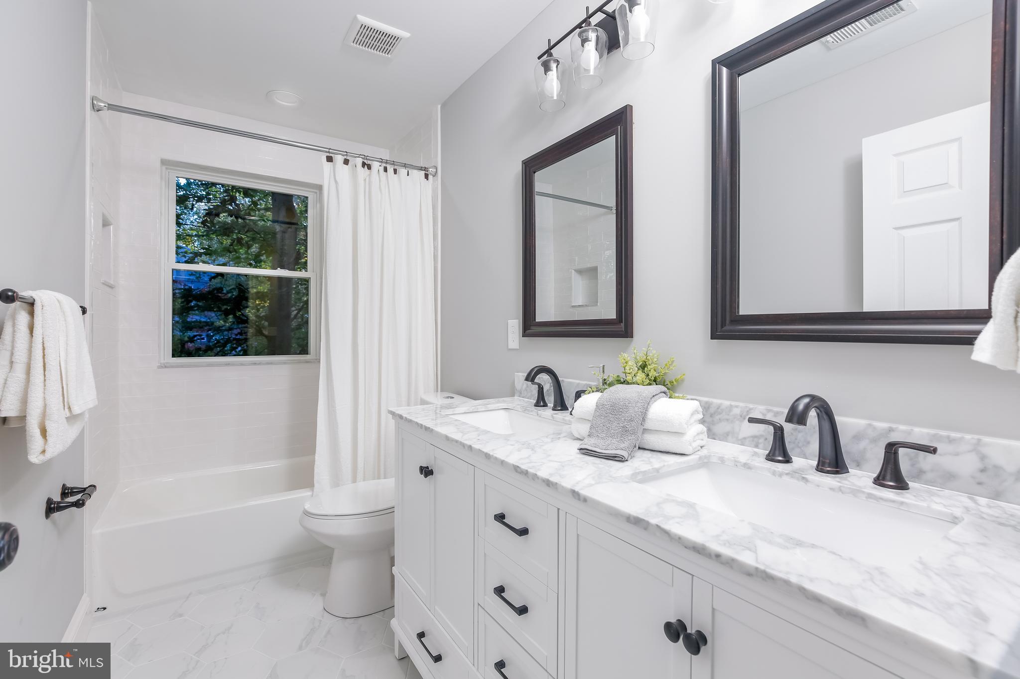 908 Maldon Road Baltimore, MD 21239 - Photo 34 of 48 Hall Full Bathroom