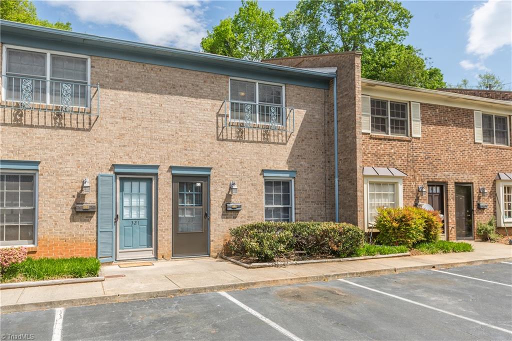 323 Old Vineyard Road Winston-Salem, NC 27104 - Photo 2 of 27