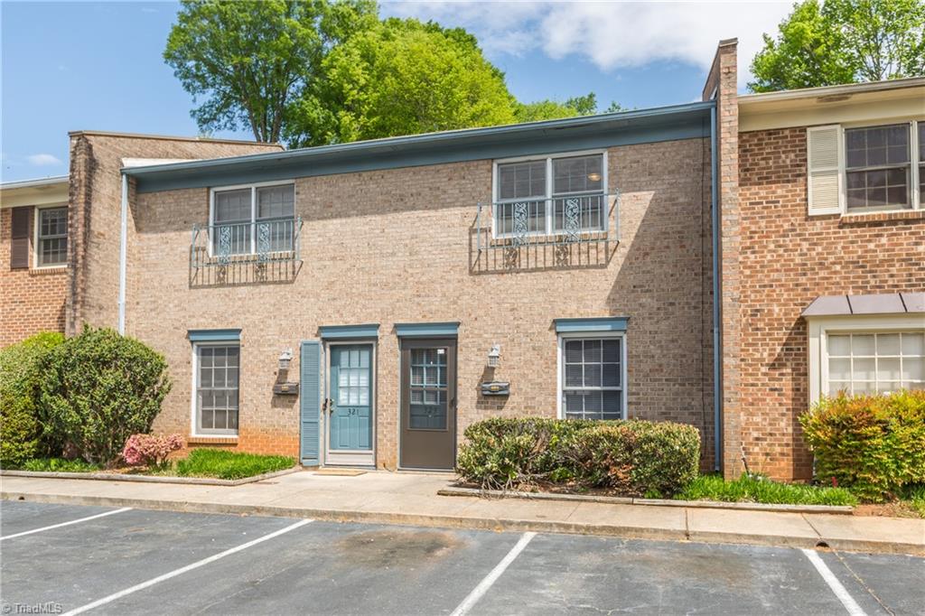 323 Old Vineyard Road Winston-Salem, NC 27104 - Photo 3 of 27