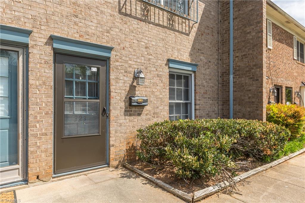 323 Old Vineyard Road Winston-Salem, NC 27104 - Photo 4 of 27