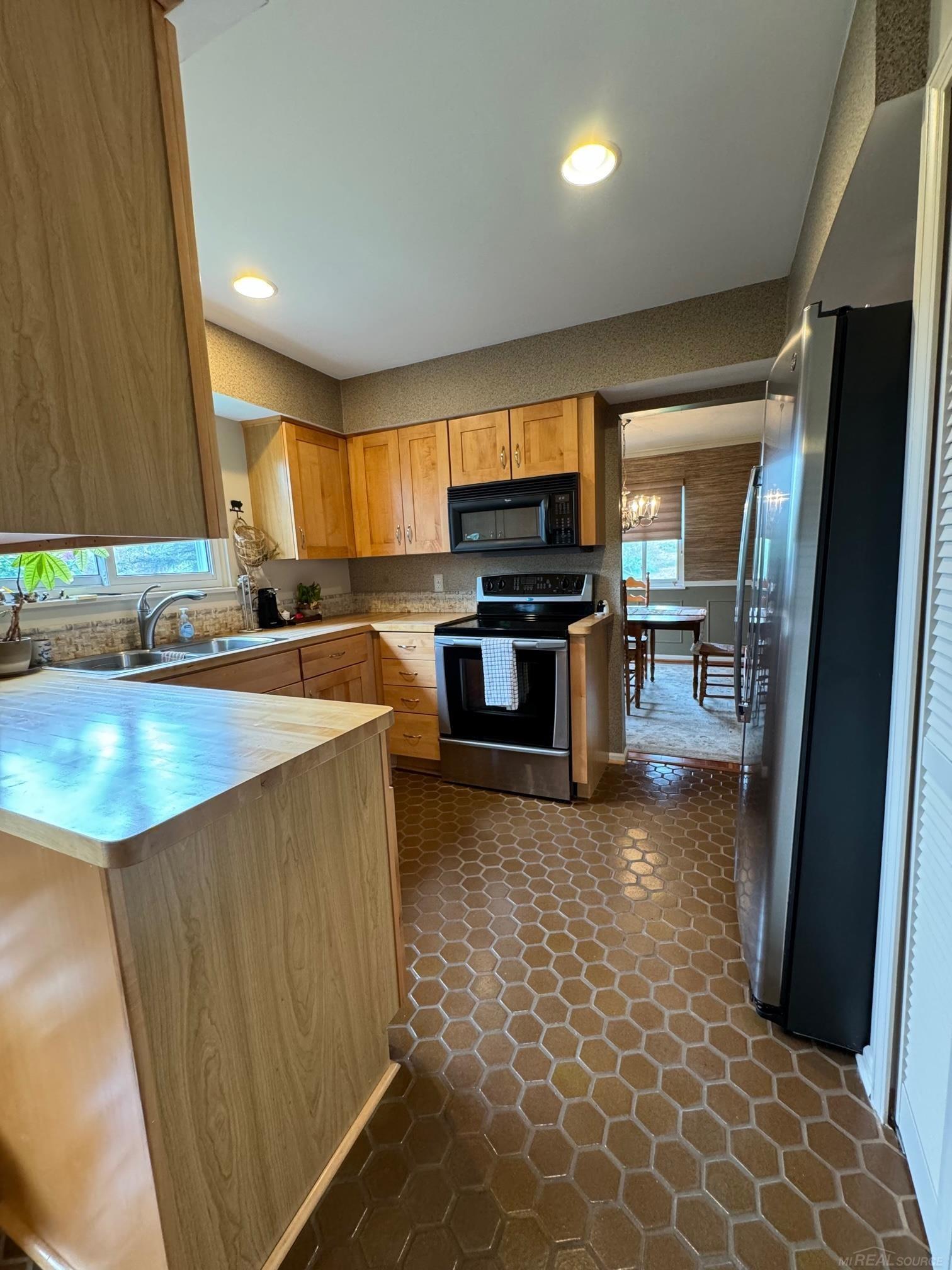 6200 Denton Hill Road Fenton, MI 48430 - Photo 12 of 34 50143686-96EAE213-5128-4B4B-8BB1-4B676FAFC332.JPG